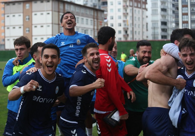 Pazarspor, Tokat Belediye Spor'u 90+5'te Seçkin Fırıncı'nın golüyle 1-0 yendi