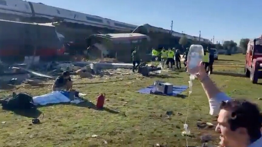 İspanya'daki hızlı tren kazasında en az 10 kişinin hayatını kaybettiği bildirildi