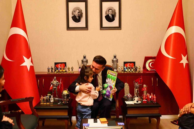 Gökçeada'da Kaymakam Osman Acar'ın halk günü buluşmasına yoğun ilgi gösterildi