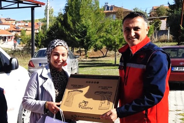 Uşak Mesudiye'de süt sığırcılığı kursunu tamamlayan 48 yetiştiriciye hediye verildi