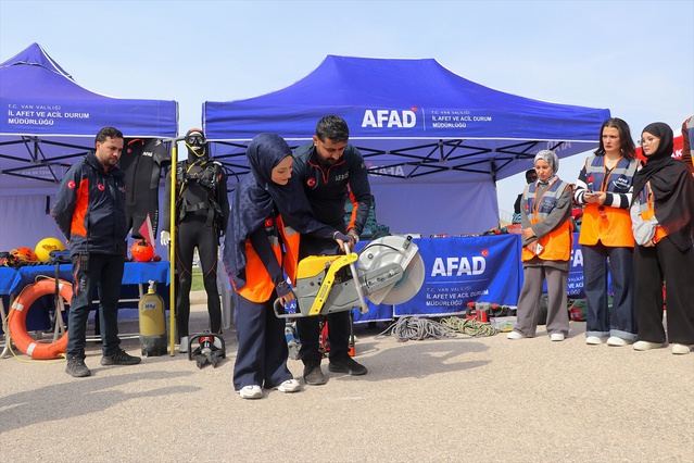 Enkaz altından kurtulan Nisa Arslan, afet yönetimi okuyup AFAD gönüllüsü oldu