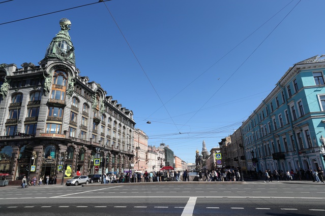 Ukrayna'nın İHA saldırısında St. Petersburg'da 12 apartman ve iki ev hasar gördü