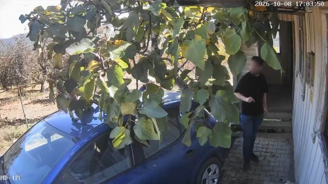 Kocaeli İzmit'te lise öğretmeni, tartıştığı yaşlı komşusunu muştayla yaraladı