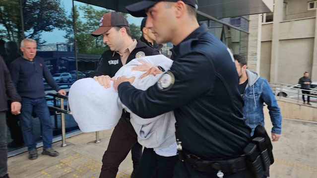 Zonguldak'ta düğün konvoyunda havaya ateş açan 3 şüpheli adliyeye sevk edildi