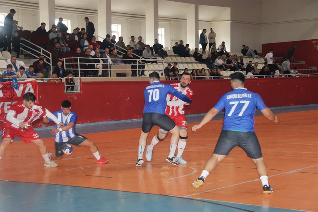 Taşova Belediyesi, Sarıçam Belediyesi'ni 34-19 yenerek 3. haftada galip geldi