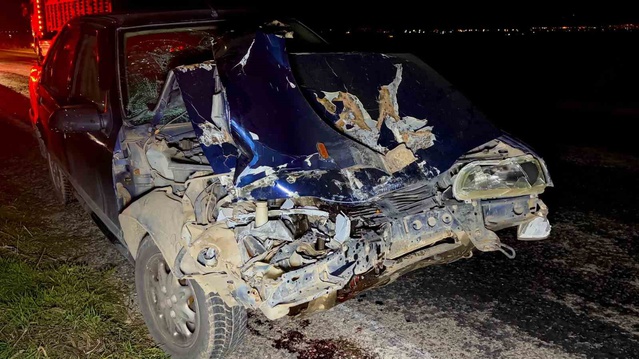 Afyonkarahisar Bolvadin'de otomobil patpata çarptı, 4 kişi yaralandı