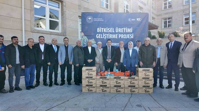Düzce'de 102 fındık üreticisine motorlu testere ve budama makası dağıtıldı