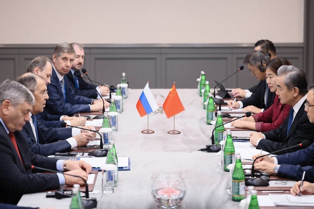 Rusya Dışişleri Bakanı Lavrov, Bakü'de Wang Yi ile ABD, Ukrayna ve İran'ı ele aldı