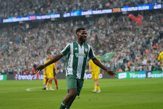 Bursasporlu Iheanacho üst üste 10 lig maçında gol atan ilk futbolcu oldu