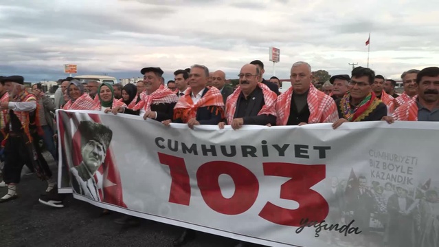 Muratpaşa Belediye Başkanı Uysal, Aksu'daki Yörük Şenliği'nde Cumhuriyet'i andı