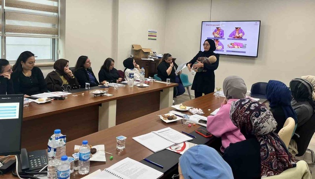 Bayburt Devlet Hastanesi personeline temel yenidoğan bakımı eğitimi verildi