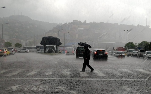 Meteoroloji, Erzincan, Erzurum ve Bayburt'ta metrekareye 21-75 kg yağış bekliyor