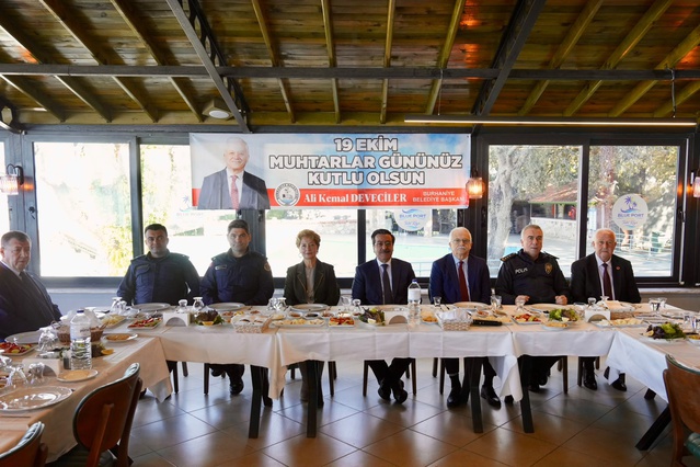 Burhaniye Belediye Başkanı Deveciler, Muhtarlar Günü'nde muhtarlarla buluştu