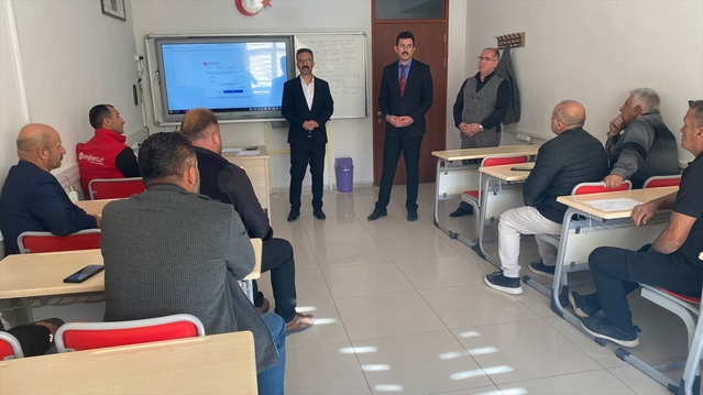 Ulaş'ta öğrenci servisi sürücülerine 5 günlük eğitim kursu açıldı