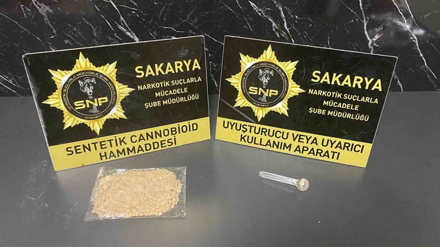 Sakarya'da 85 gram ham maddeyle yakalanan şüpheli tutuklanarak cezaevine gönderildi
