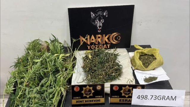 Yozgat'ta narkotik ekipleri ikamette 498,73 gram esrar ve 47 Hint keneviri buldu