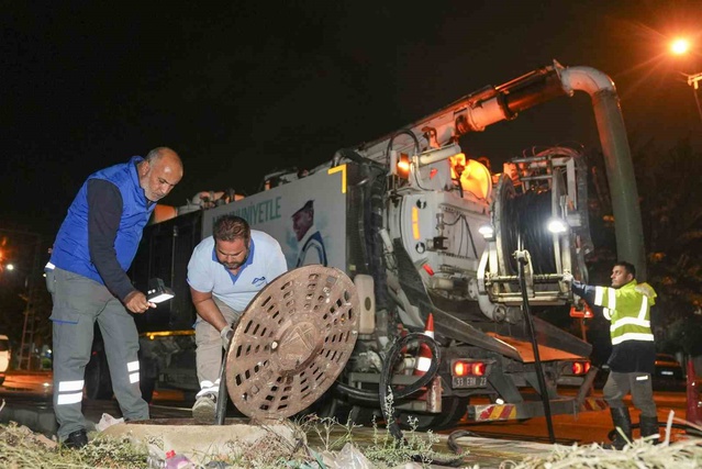 Mersin'de sağanak yağışa karşı 13 ilçede 350 personel hazır bekletiliyor