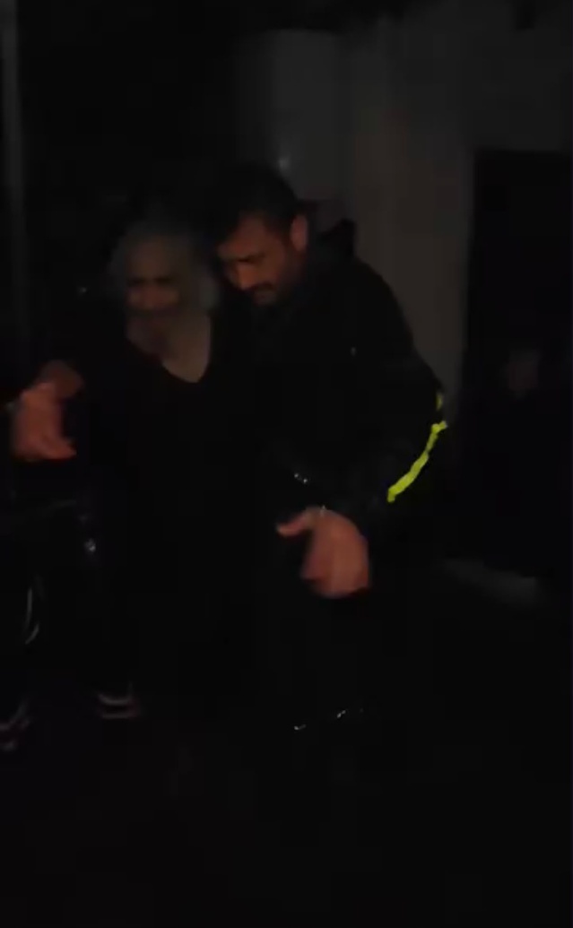 İstanbul Beykoz'da su basan evde mahsur kalan yaşlı kişi vatandaşlarca kurtarıldı