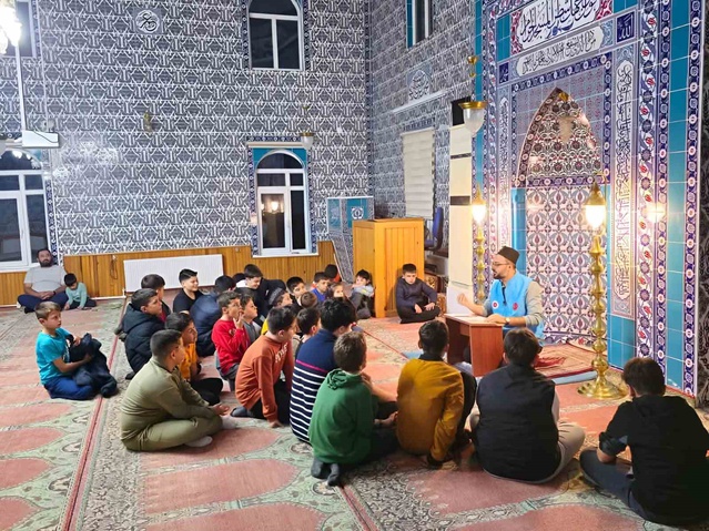 Eskişehir Seyitgazi'de gençler Kırka'da Kur'an'ın bilimsel mucizelerini dinledi