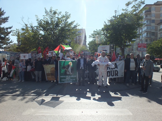 Sivas'ta Gazze soykırımının 3. yılında yürüyüşte İsrail ve ABD protesto edildi