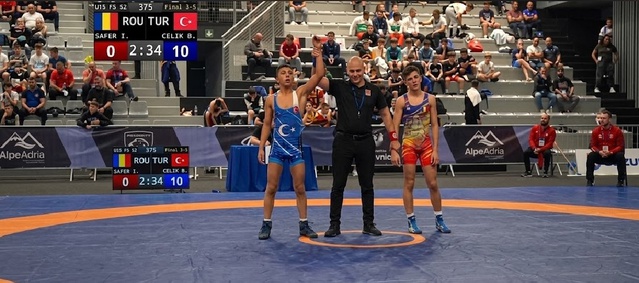 Berat Çelik U15 Balkan Güreş Şampiyonası'nda 10-0 ile bronz madalya kazandı