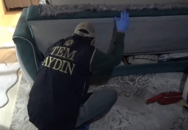 Aydın'ın ilçelerindeki operasyonda yakalanan 3 terör örgütü üyesinden 2'si tutuklandı