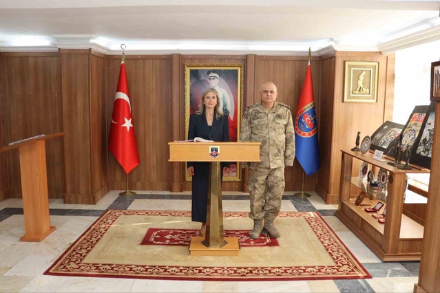 Kars Kızılay heyeti, Tuğgeneral Halil Coşkun'a yeni görevinde başarı diledi