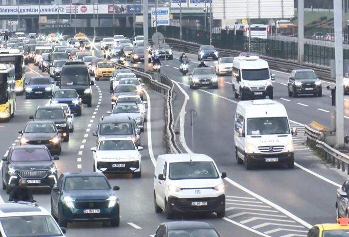 Megakentte pazartesi trafiği