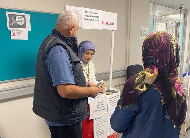 Çilimli'de sağlık ekipleri prostat kanseri ve lenfoma için farkındalık standı açtı
