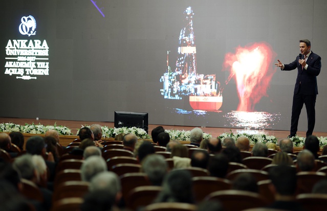Bayraktar, 2040'ta enerjinin yaklaşık yüzde 70'inin yenilenebilir olacağını söyledi