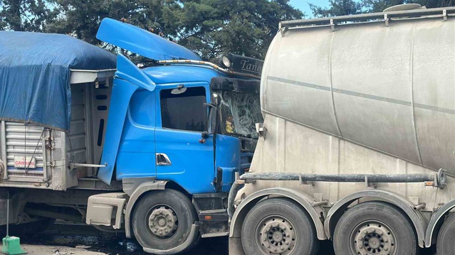 Samsun İlkadım'da zincirleme kazada tır şoförü ayakta tedavi edildi