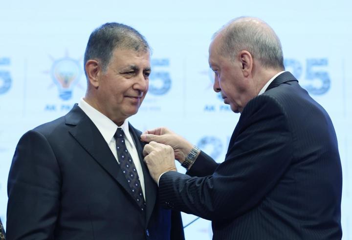 AK Parti'ye katılan Cemil Tugay konuştu: "Hayatım boyunca unutamayacağım bir gurur"