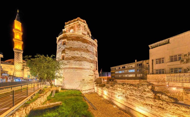 Bakan Ersoy, Edirne'de 4 ayda 18 bin ziyaretçi ağırlayan kule müzesini inceledi