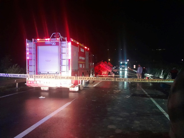 Sakarya Geyve'de kazada ölen AK Parti İlçe Teşkilat Başkanı Adnan İzmir toprağa verildi