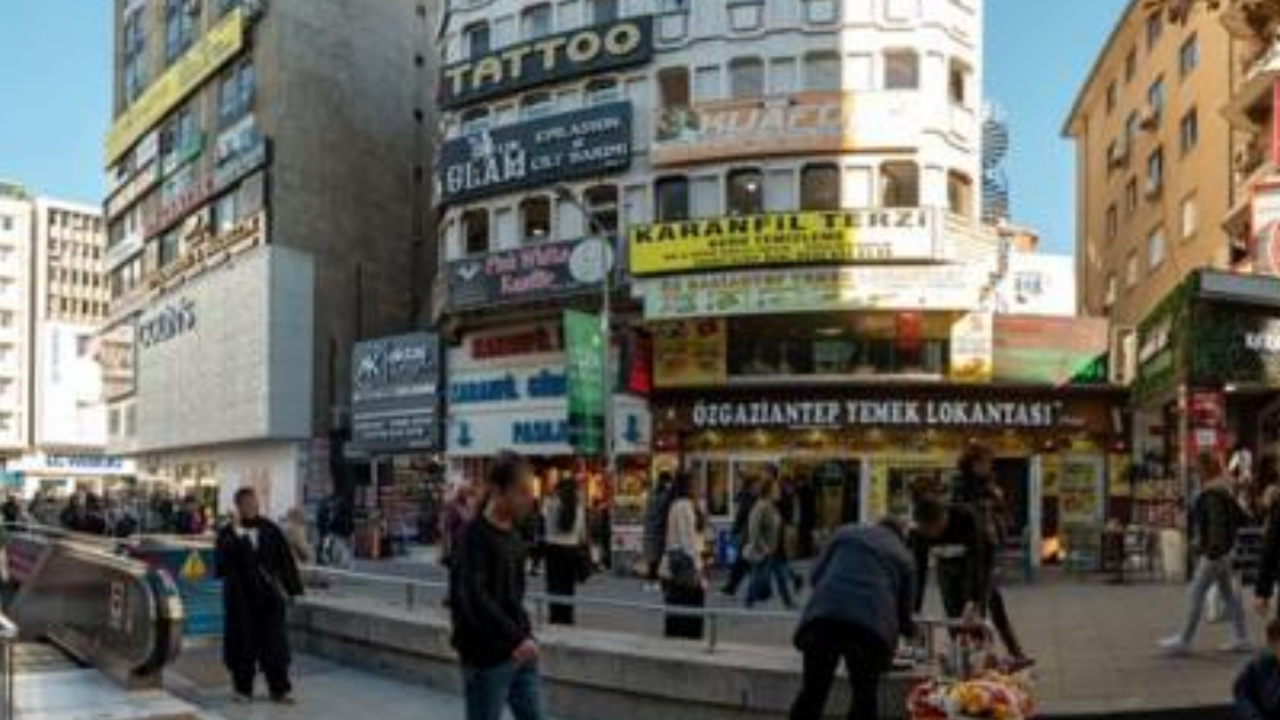 Kızılay metrosuna o sokaktan giriş çıkış kapatılıyor