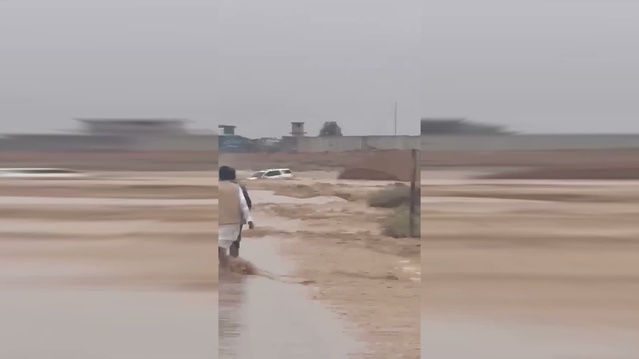 Rakka'da selde bir kişi öldü, ailenin aracı sel sularına kapıldığı bildirildi