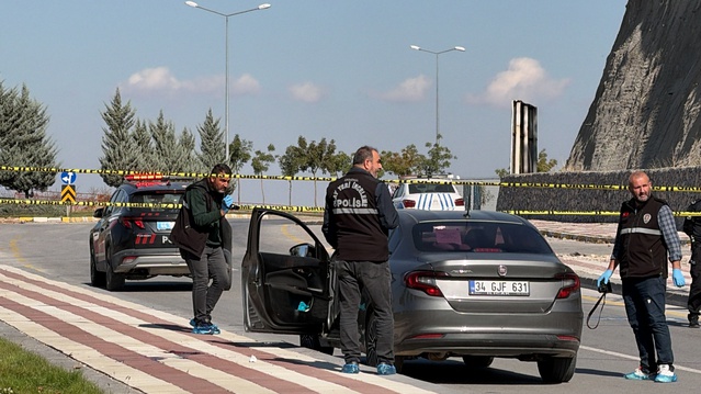 Malatya'da eşini 8 bıçak darbesiyle öldüren şüpheli, yakalanınca boğazını kesti