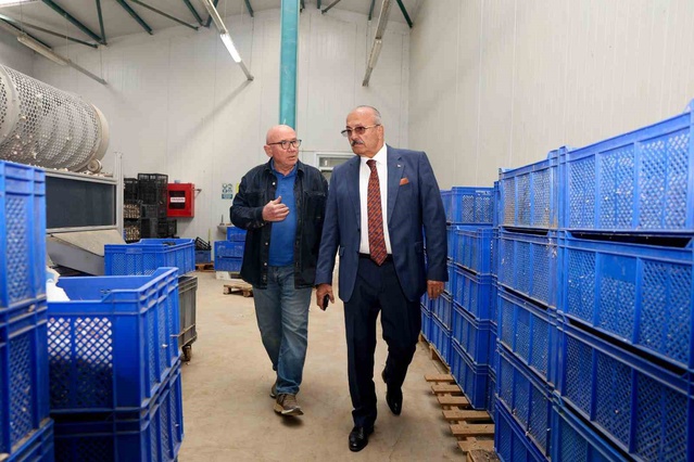Taşköprü Belediye Başkanı Arslan, OSB'deki fabrikaları ziyaret edip işçilerle buluştu
