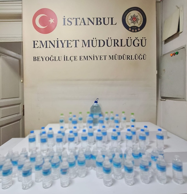 Beyoğlu'nda 80 şişe etil alkol ele geçirildi, işletme sahibi gözaltına alındı
