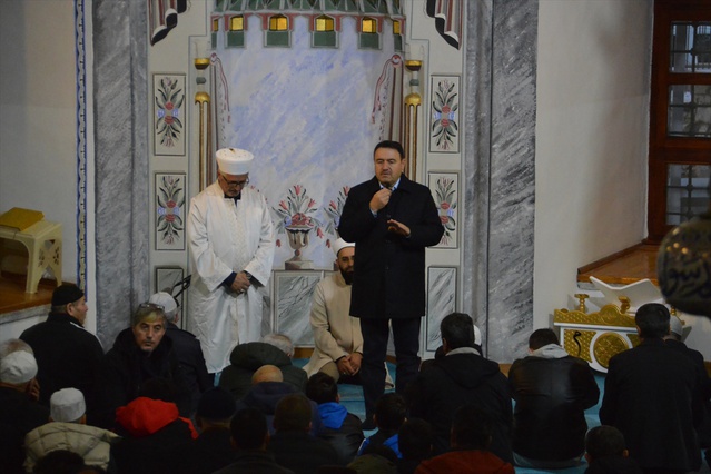 Kütahya Valisi Işın, Ulu Camii'deki sabah namazında İslami terbiye çağrısı yaptı