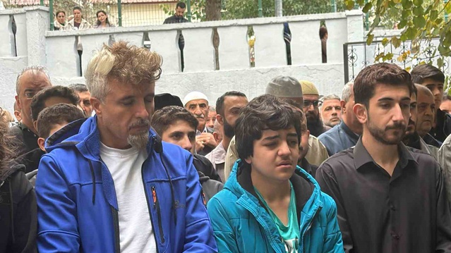 Yağ aldırma ameliyatında ölen Tuğba Onur için Sultangazi'de cenaze namazı kılındı