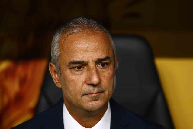 Fenerbahçe'de derbi mağlubiyetinin ardından İsmail Kartal görevinden ayrıldı