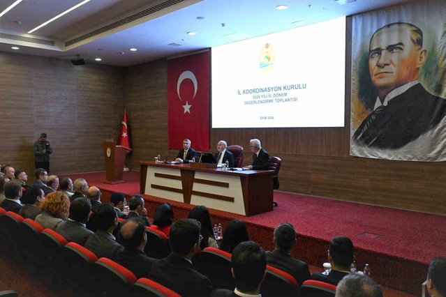 Denizli Valisi Köşger, 17 kilometrelik Serinhisar-Yeşilova yoluna öncelik verdi