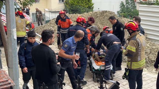Avcılar'da kırık olduğu öne sürülen rögar kapağı yüzünden kadın 2 metre boşluğa düştü