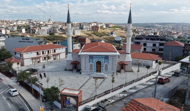 Karahasanoğlu adına yaptırılan 700 kişilik cami Arnavutköy'de açıldı