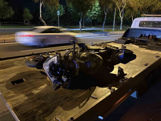 Kayseri'de otomobile çarpan motosiklet 50 metre sürüklendi, sürücüsü hastanede öldü