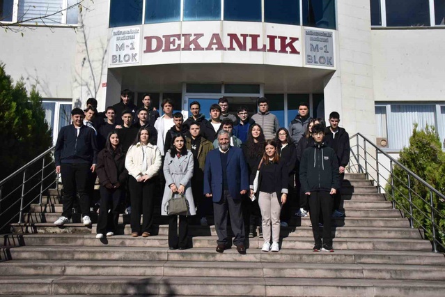 Düzce Teknokent MTAL öğrencileri Mühendislik Fakültesinin laboratuvarlarını gezdi