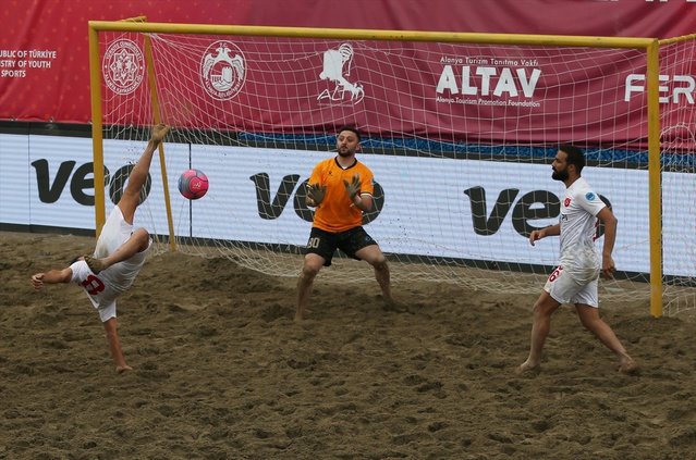 Plaj futbolunda Serenity Alanya Belediyespor, Batumi SC'yi 12-2 mağlup etti