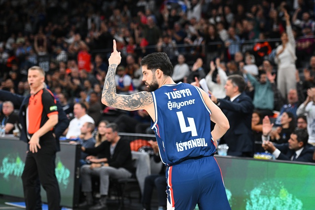 Anadolu Efes, Euroleague'de Panathinaikos'u 83-68 yenerek 4'üncü galibiyetini aldı
