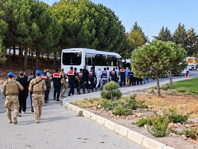 İzmir Çeşme'de belediyeye yönelik soruşturmada 10 kişi tutuklandı